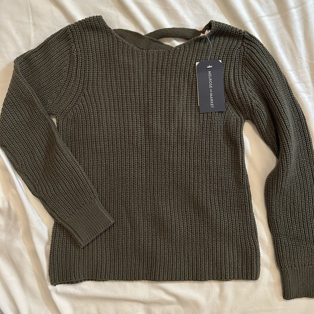 Melrose and Market olive sweater. Girls size S(7/8) New.